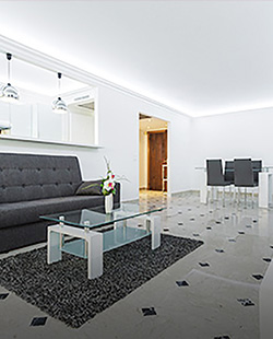 living design avec profils lumineux à éclairage indirect en staff