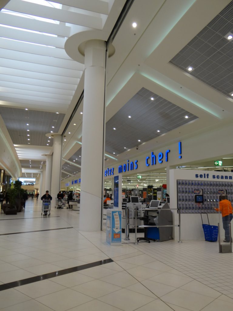 Galerie Commerciale Leclerc de Saint Grégoire Staff Decor