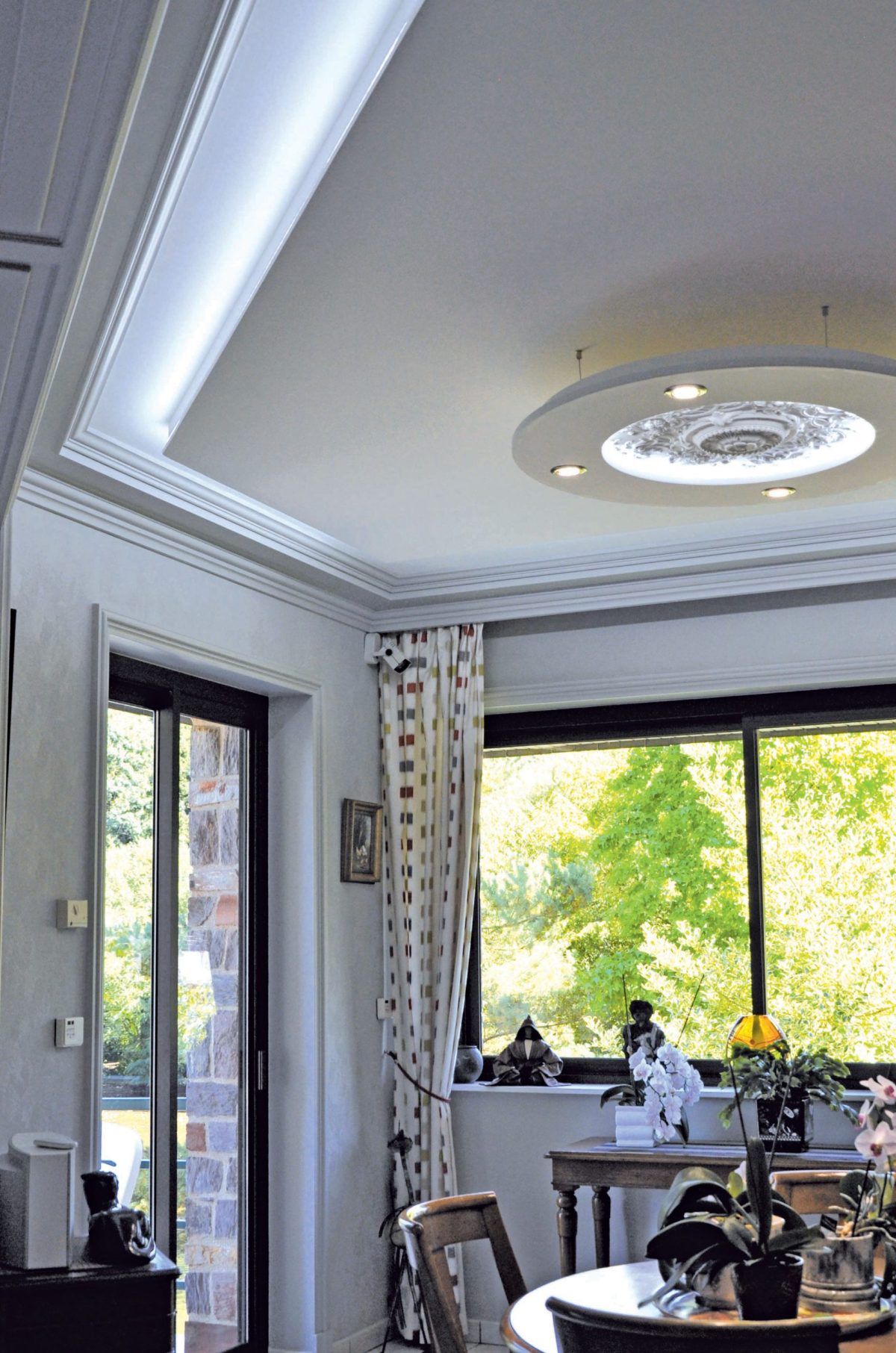 corniche eclairage indirect D110 en staff mise en situation faux plafond