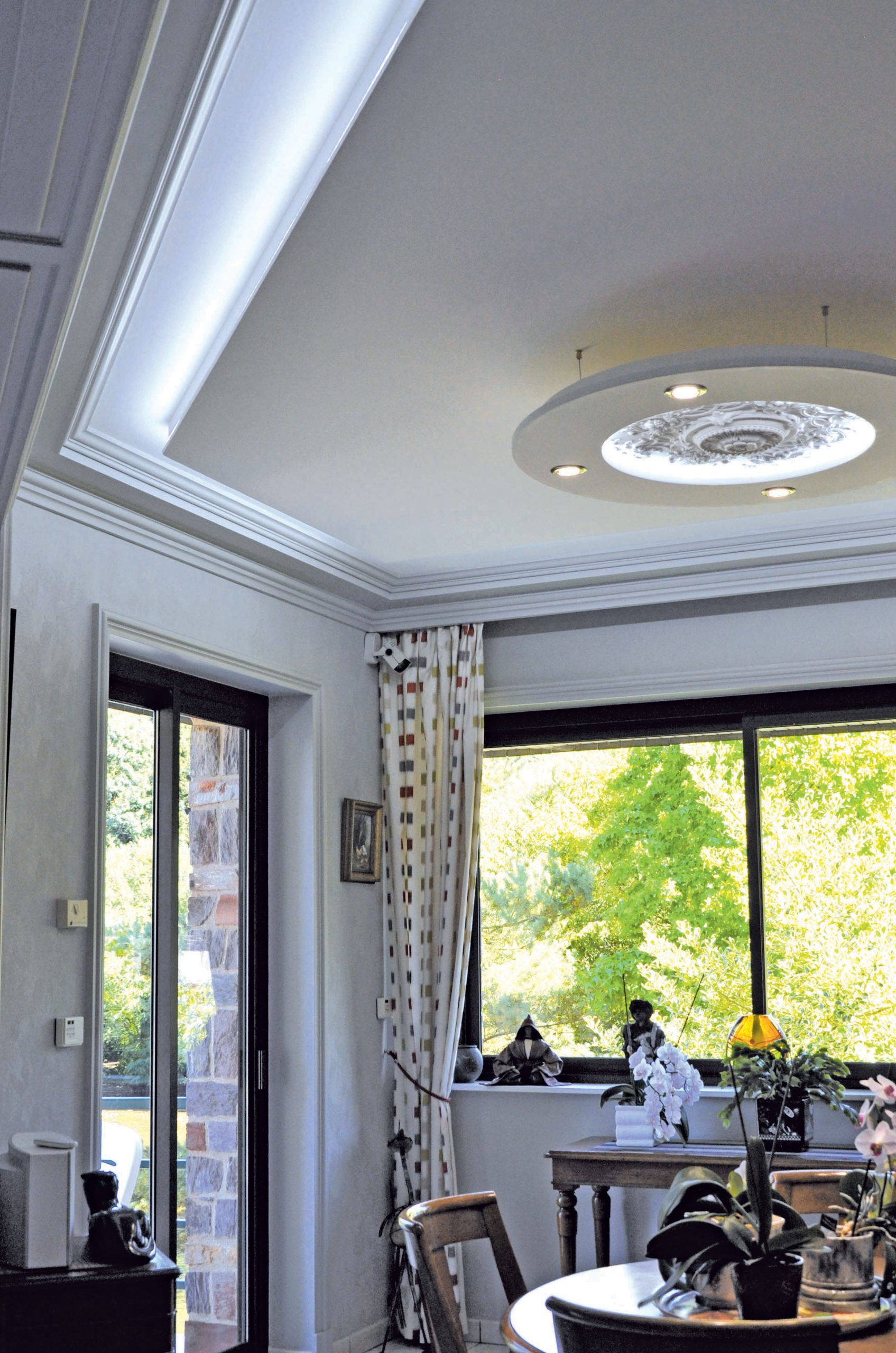 corniche eclairage indirect D110 en staff mise en situation faux plafond