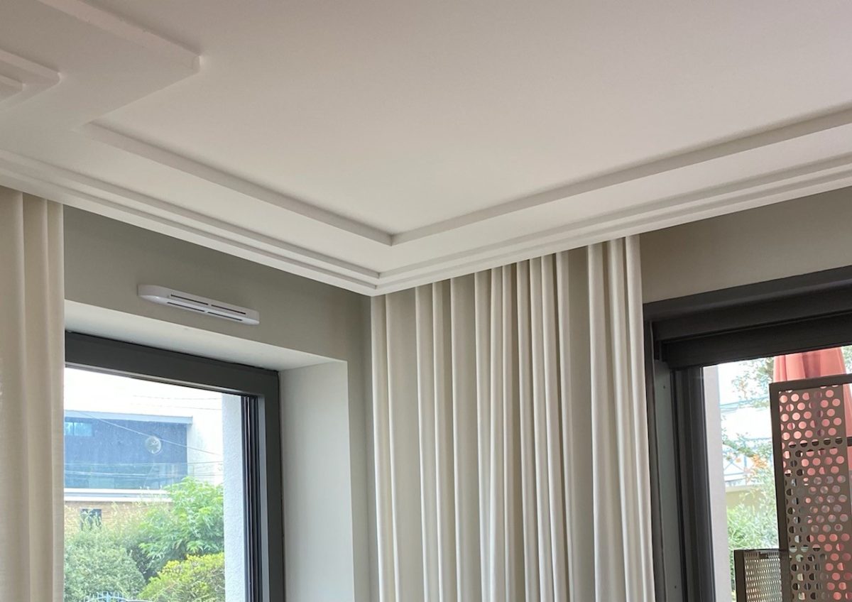 corniche plafond staff ambiance contemporaine