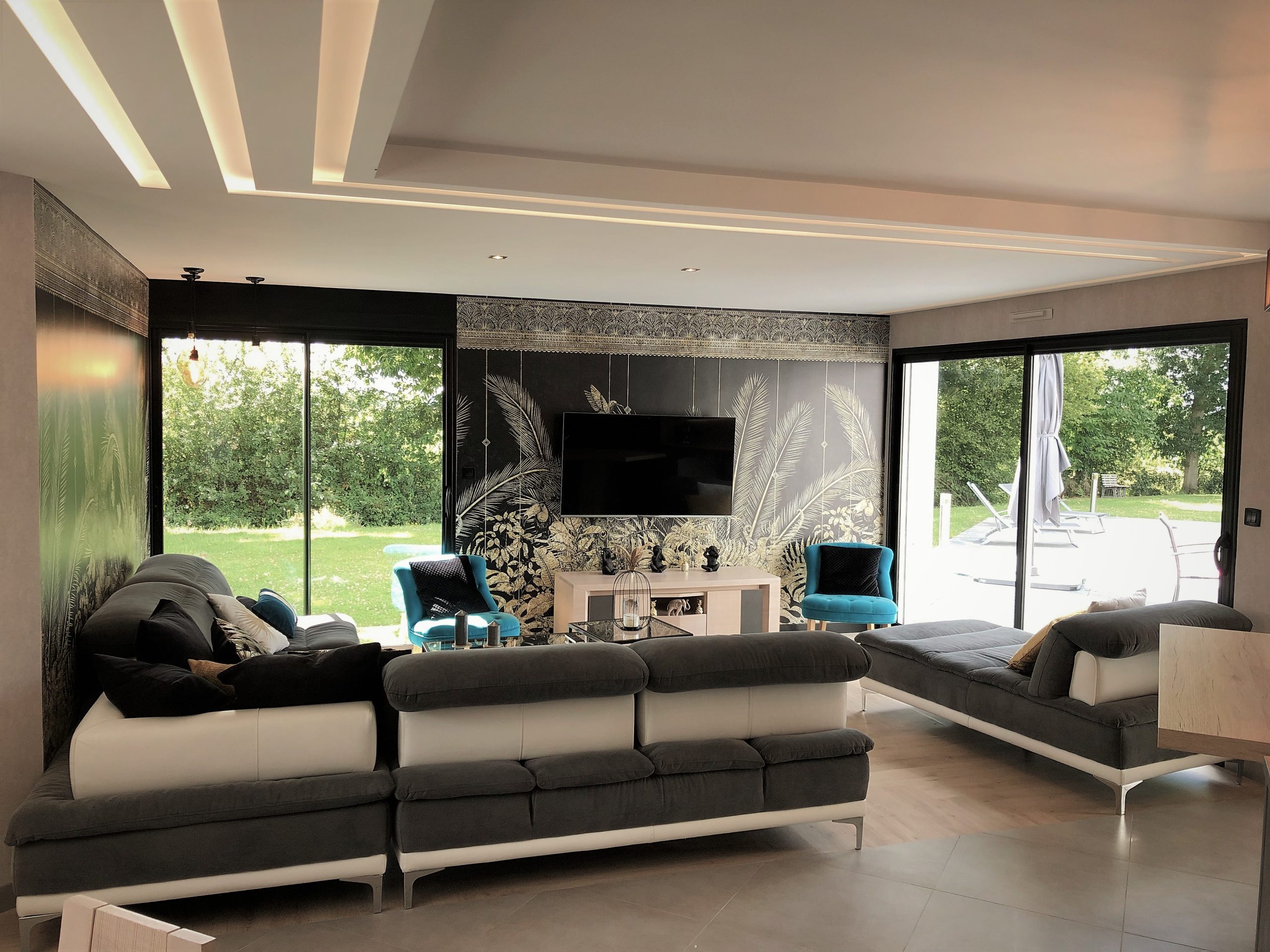 vue d'un plafond design avec le bandeau lumineuse BL180