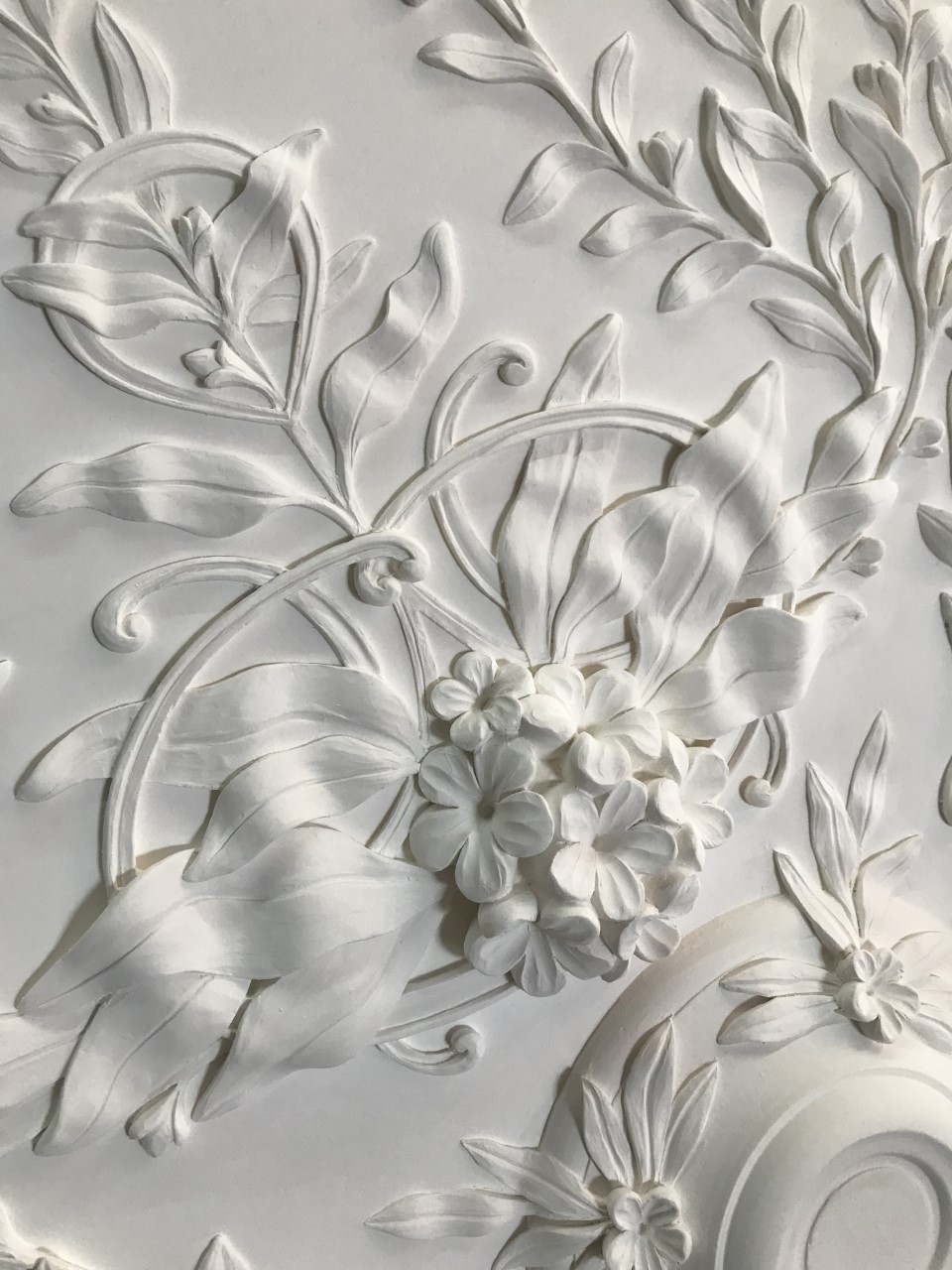 rosace plafond ornementee a coller