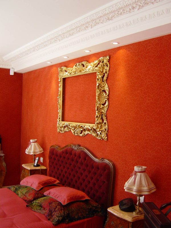 Ornez votre plafond de la corniche en staff D895 de la gamme standard Staff Décor