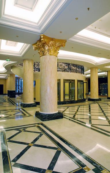 Fabrication en staff de colonnes et chapiteaux dantesques par Staff Décor