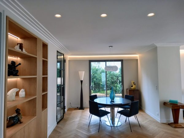 Corniche contemporaine D565 pour habiller en staff votre intérieur