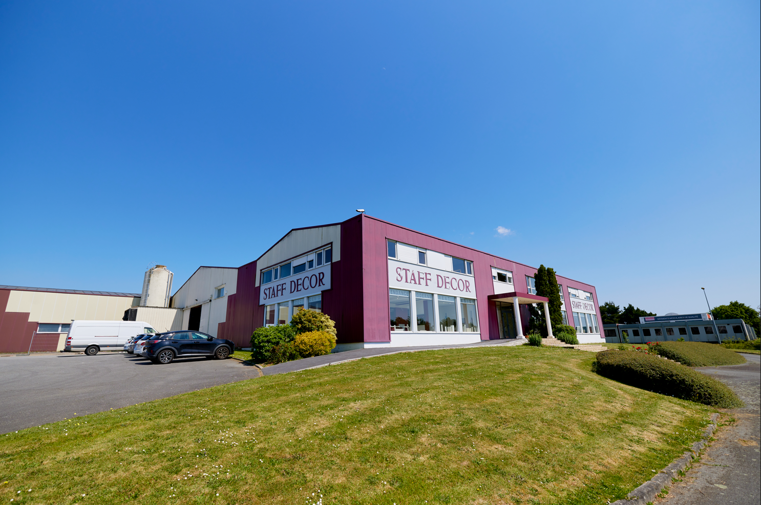 nos 9 agences de proximités staff décor et notre siège social et dans la campagne bretillienne d'Orgères