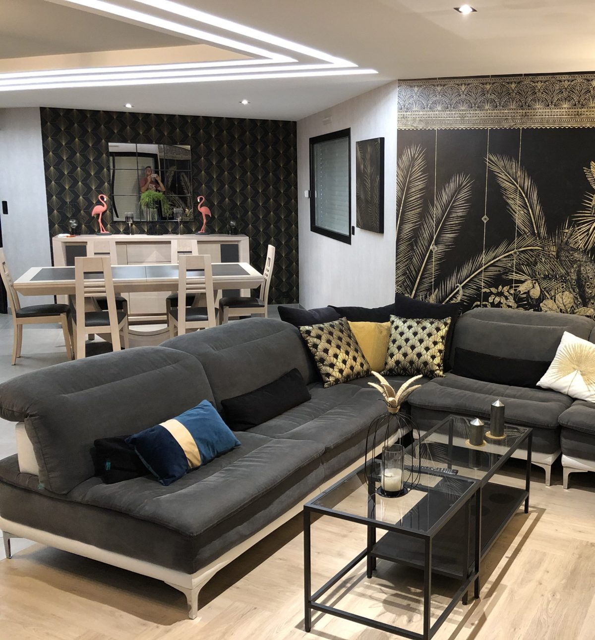 Optez pour le staff et les bandeaux lumineux à intégrer dans le faux plafond