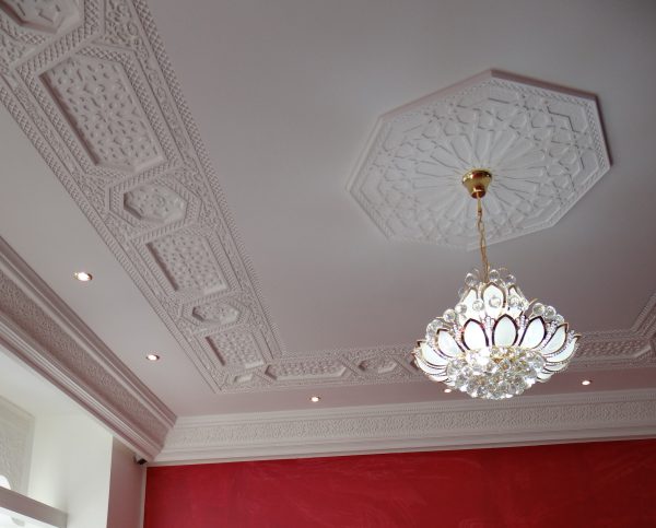 Rosace orientale en staff a coller au plafond M422